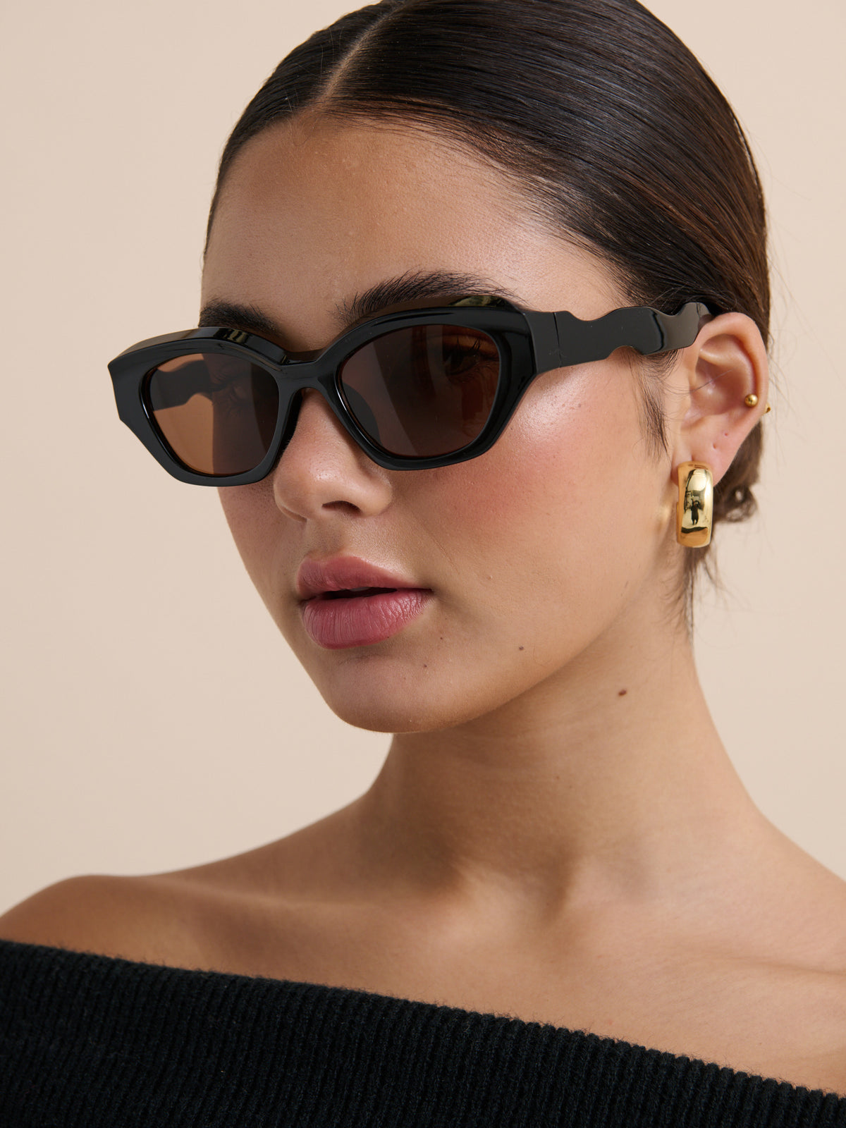 Lizzie Cat-Eye Sunglasses - Black
