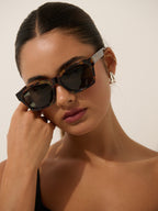 Ria Basic Square Sunglasses - Tort
