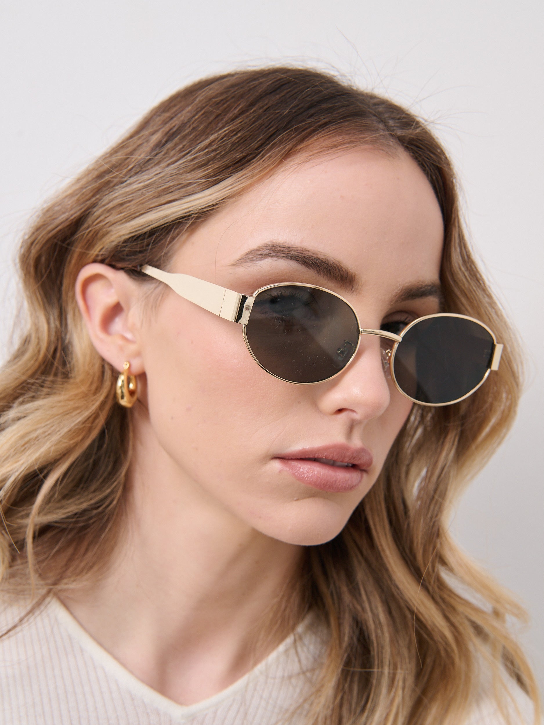 Round Gold Metal Oval Sunglasses - Black
