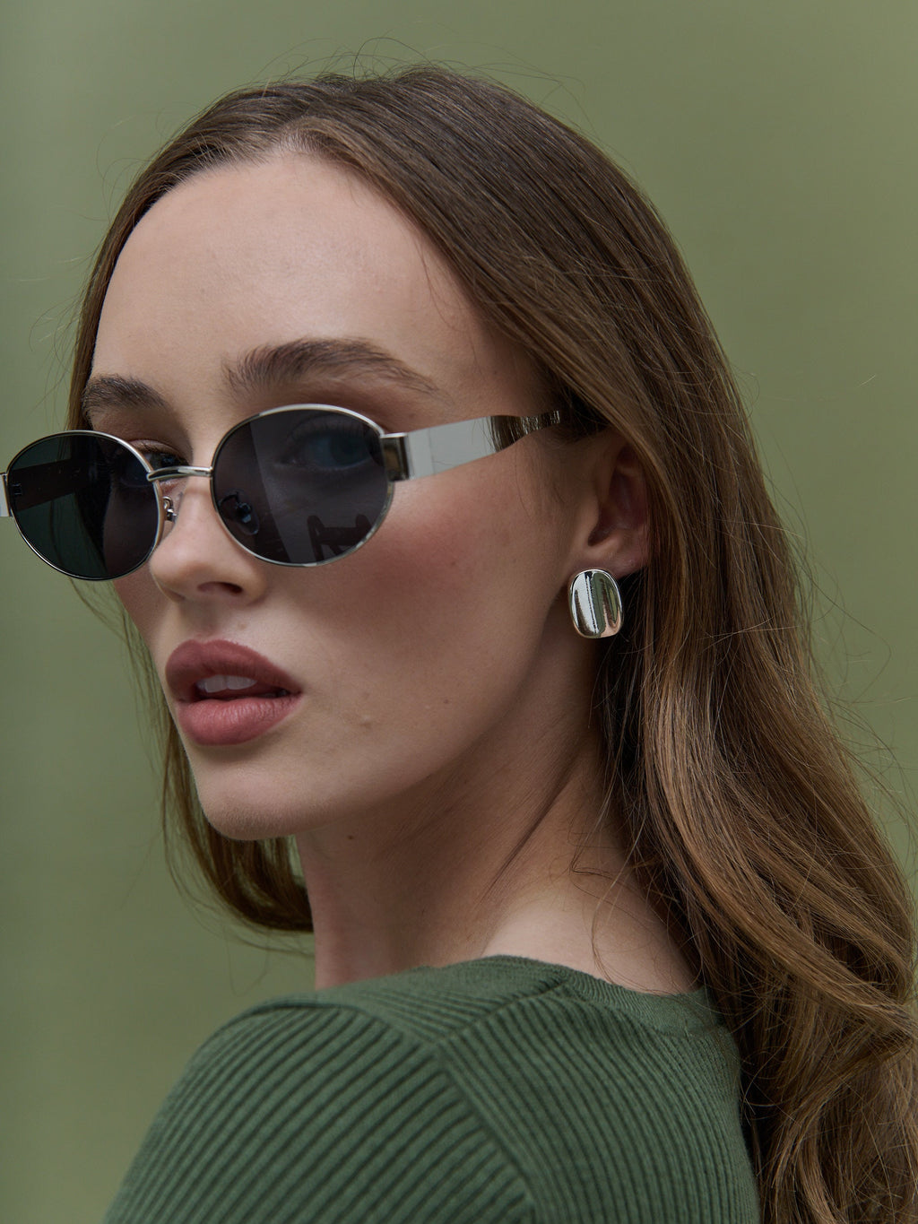 Round Silver Metal Oval Sunglasses - Black