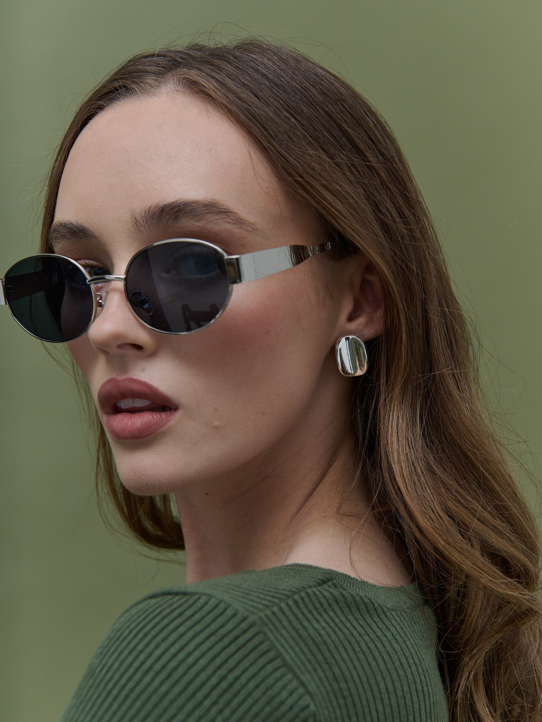 Round Silver Metal Oval Sunglasses - Black