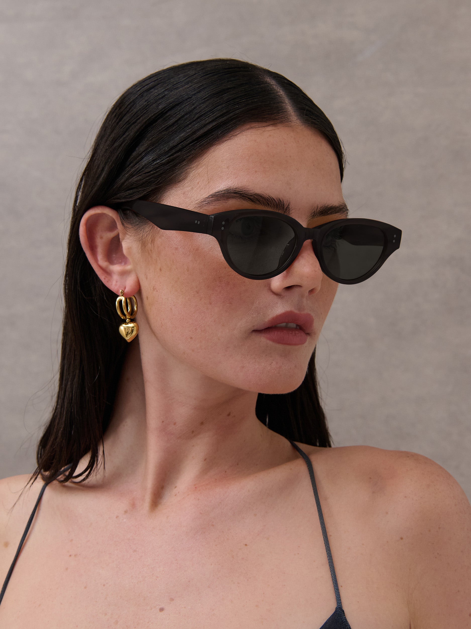 Megan Oval Frame Sunglasses - Black