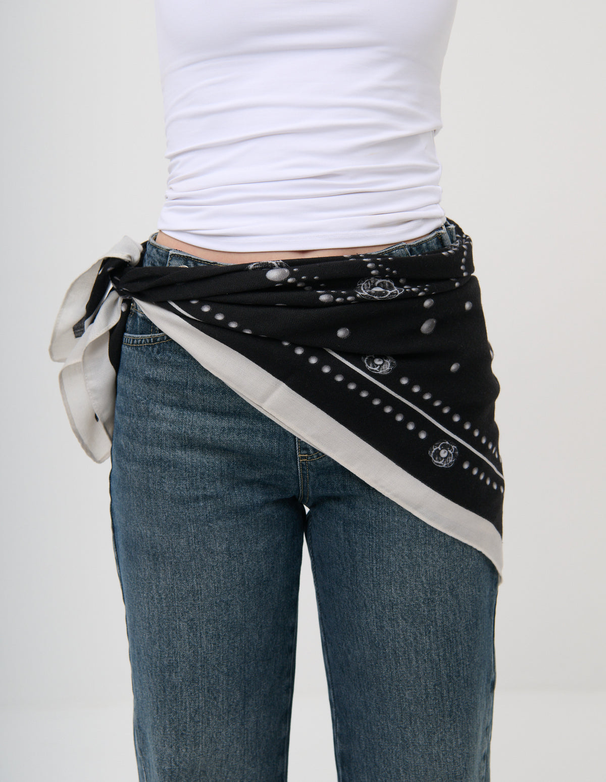 Aster Patterned Head Scarf - Black