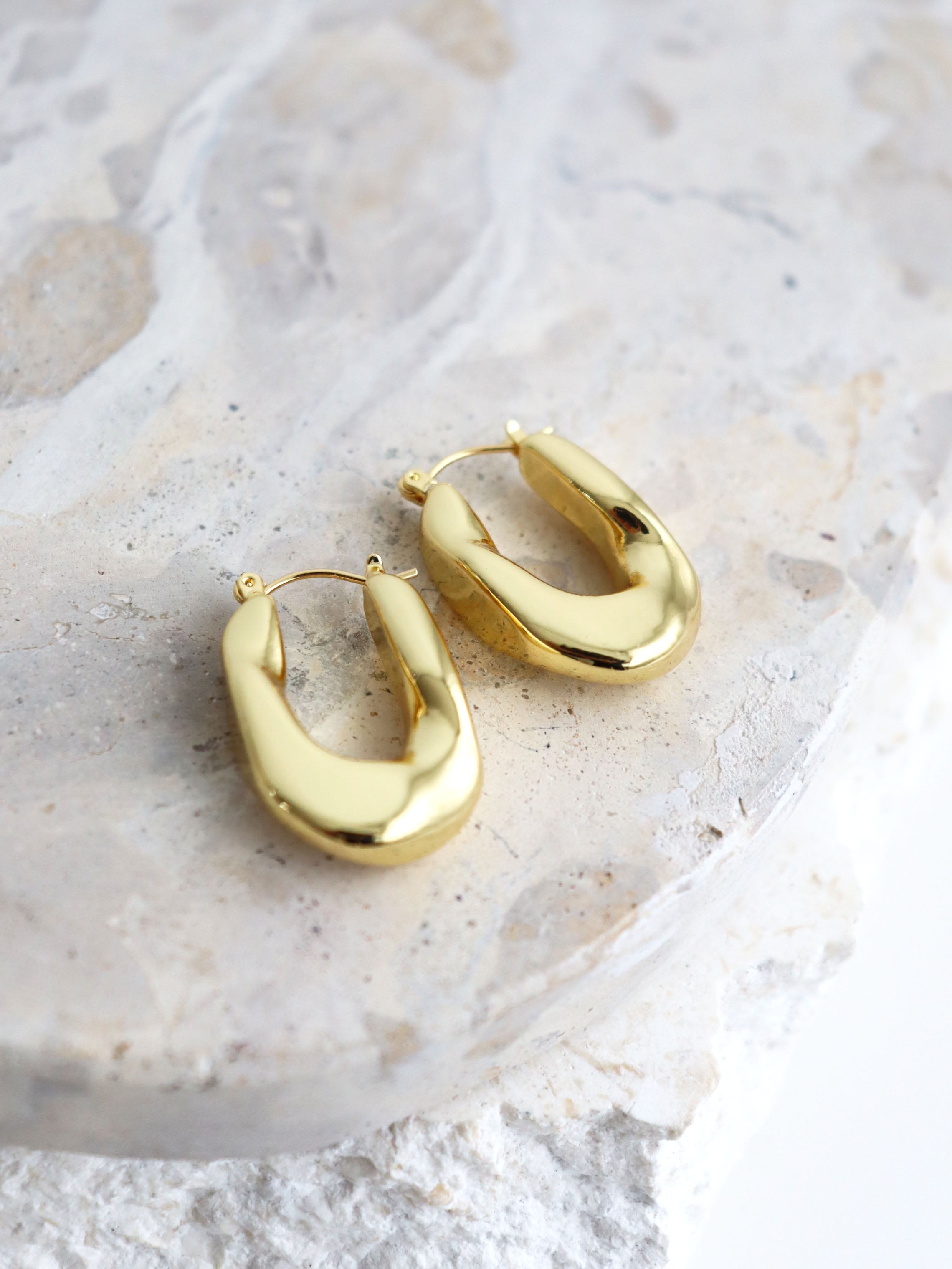 Lea Wavy Earrings in 18K Gold Plated