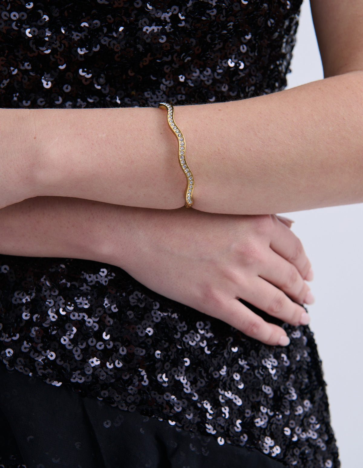 Olsen Wavy Pavé Bangle - 18k Gold Plated