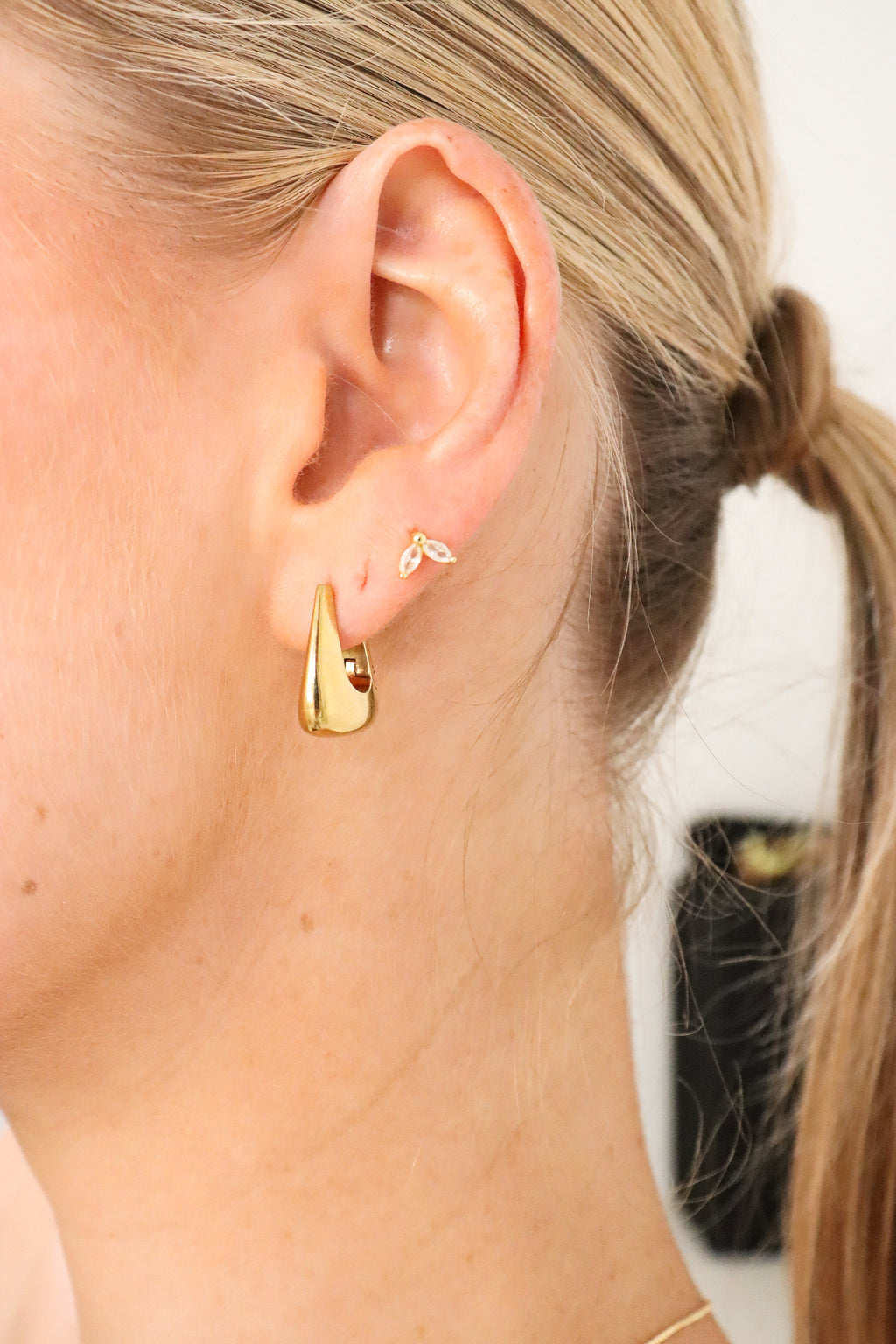 Capri Everyday Hoop Earrings in Gold