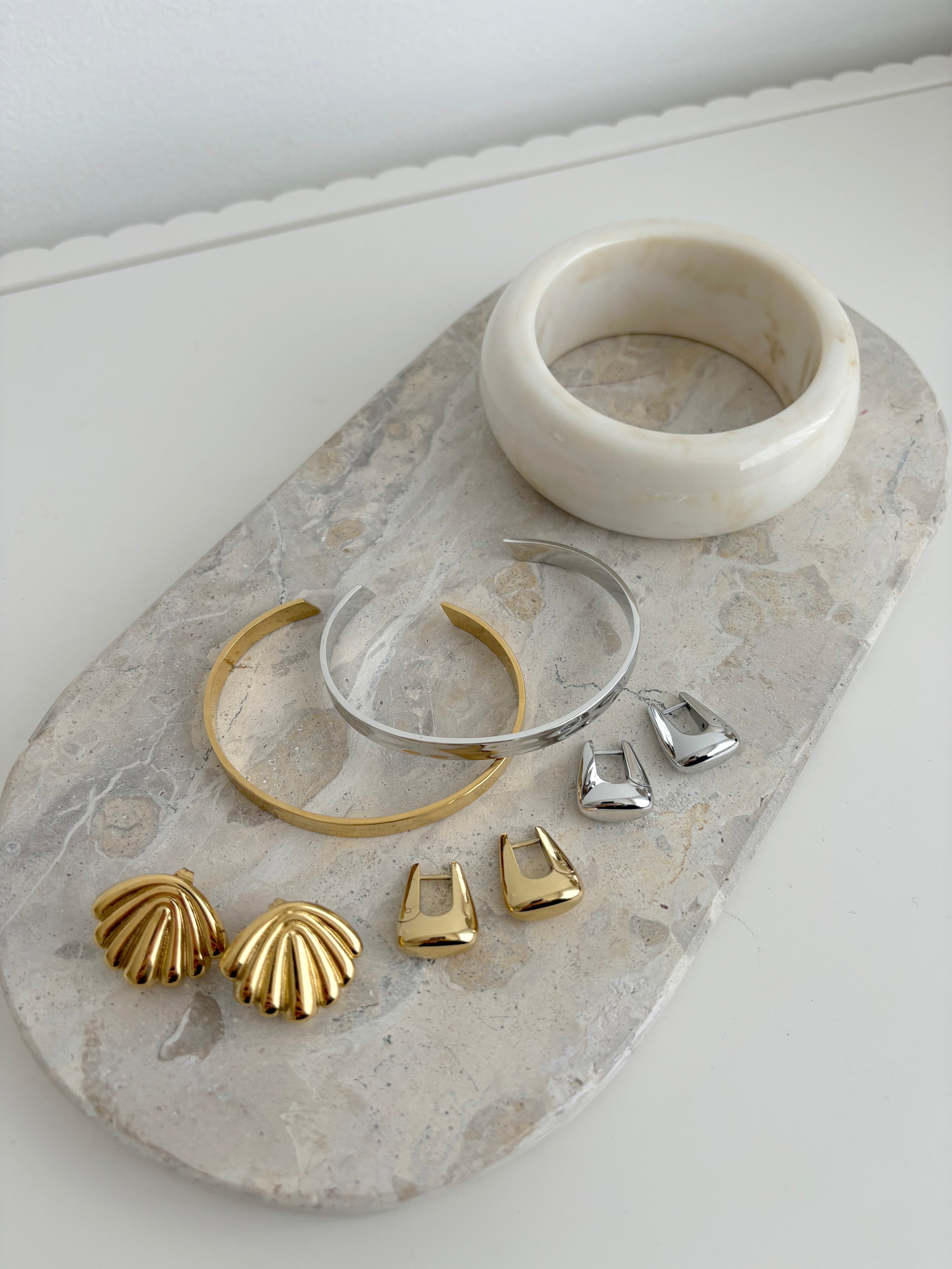 Capri Everyday Hoop Earrings in Gold