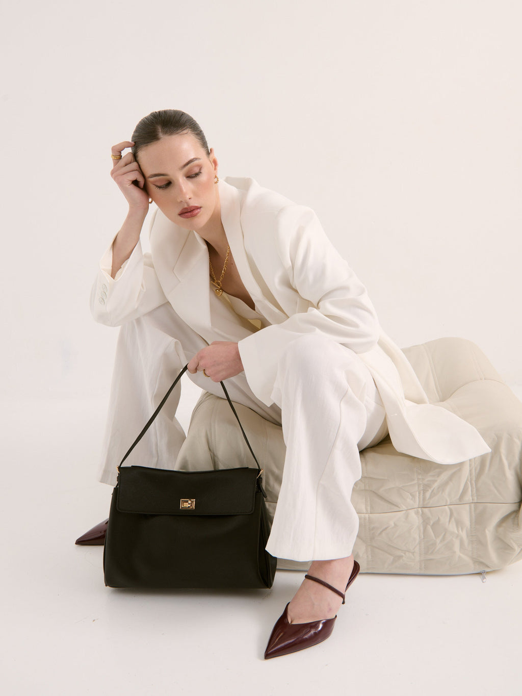 Isabeau Classic Shoulder Bag - Black