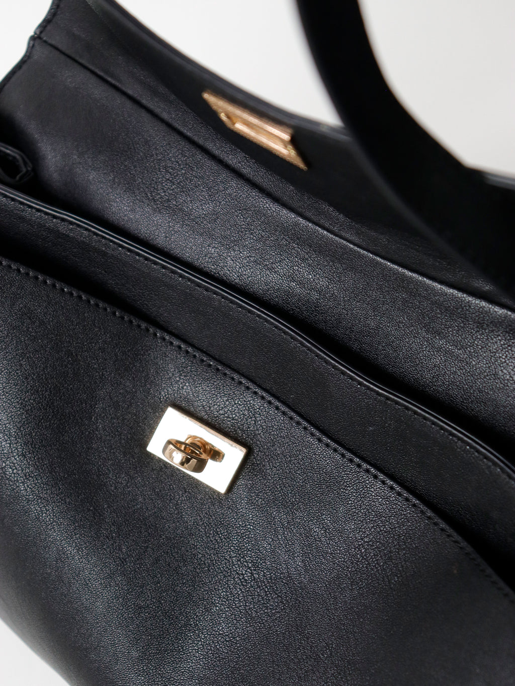 Isabeau Classic Shoulder Bag - Black