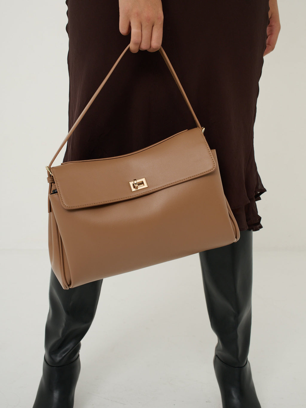 Isabeau Classic Shoulder Bag - Tan