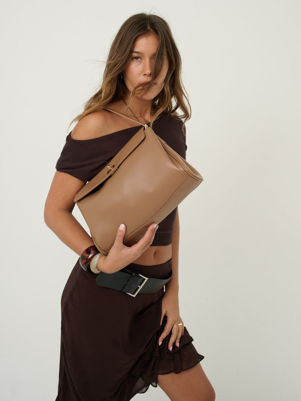 Isabeau Classic Shoulder Bag - Tan
