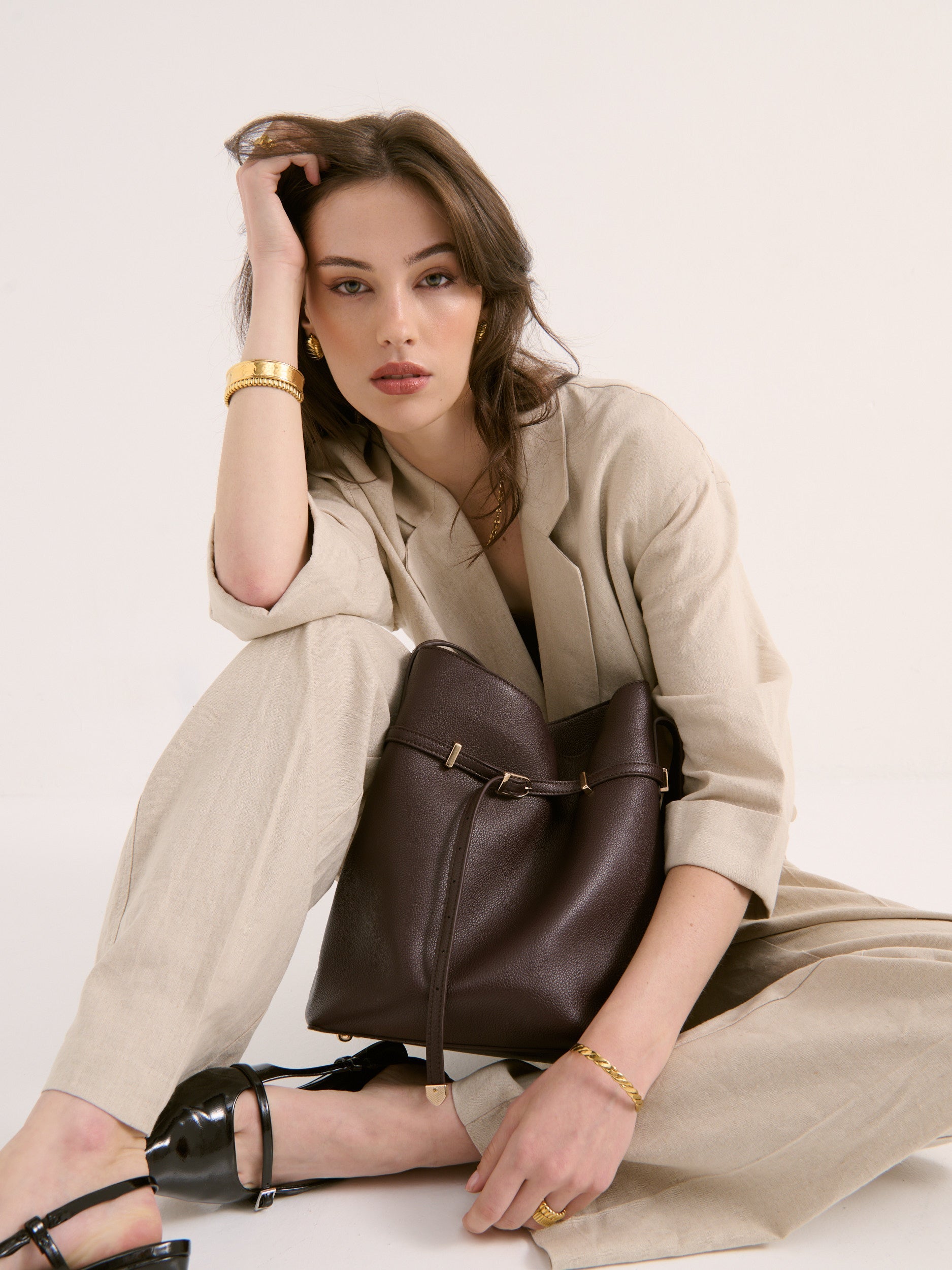 Leonie Belt Bucket Bag - Brown