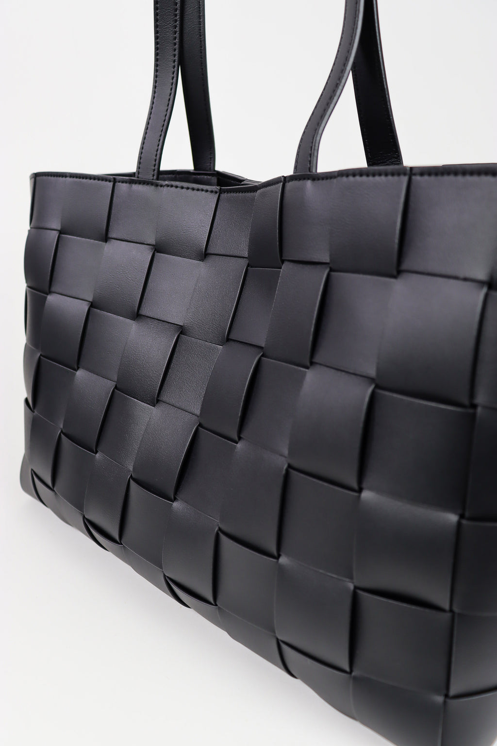 Nelly Woven Tote Bag - Black